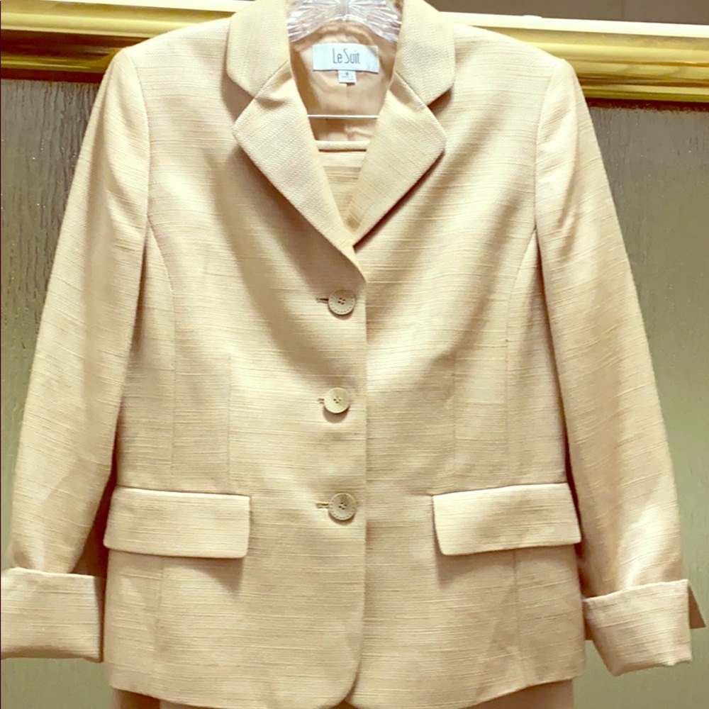 Simple Kasper Suit